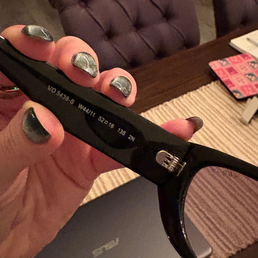 Vogue x Hailey Bieber Black Sunglasses - Picture 4 of 5